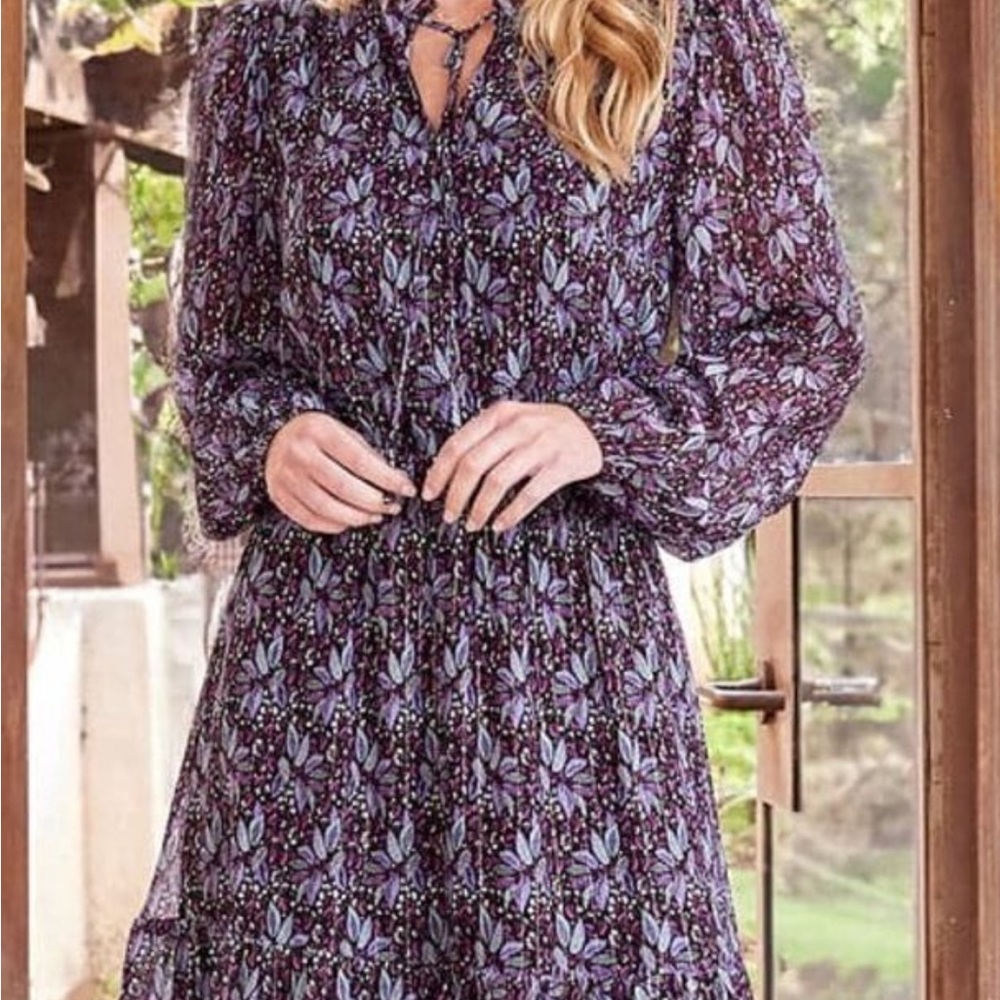 Karen Kane beautiful Floral Long Sleeve Dress with gold fleck detail NWOT